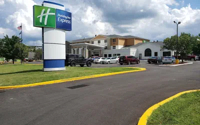 Photo 2 - Holiday Inn Express Pittsburgh North by IHG