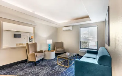 Photo 4 - Comfort Inn & Suites Saint Louis Lafayette Square