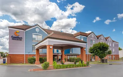 Comfort Inn & Suites Saint Louis Lafayette Square