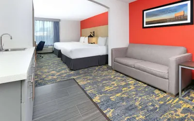 Photo 4 - La Quinta Inn & Suites by Wyndham Dallas - Las Colinas