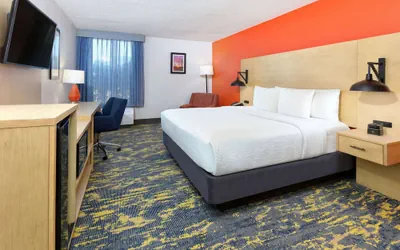 Photo 5 - La Quinta Inn & Suites by Wyndham Dallas - Las Colinas