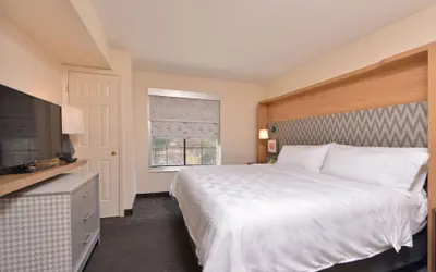 Photo 4 - Holiday Inn Hotel & Suites Raleigh / Cary by IHG