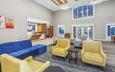 Photo 4 - Holiday Inn Express & Suites Bloomington - Normal by IHG