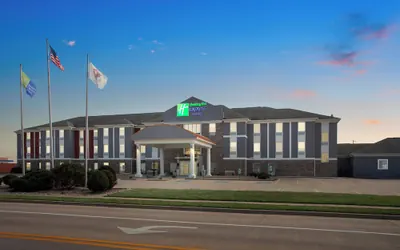 Photo 2 - Holiday Inn Express & Suites Bloomington - Normal by IHG