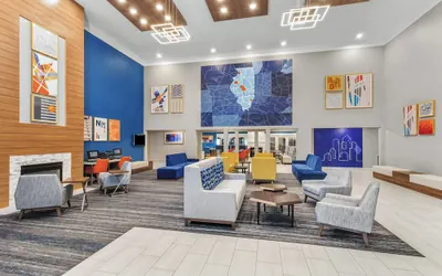 Photo 3 - Holiday Inn Express & Suites Bloomington - Normal by IHG