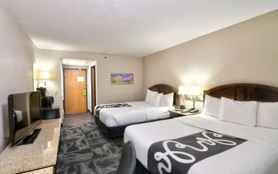 Photo 3 - La Quinta Inn & Suites by Wyndham Springfield South
