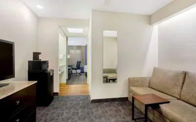 Photo 4 - La Quinta Inn & Suites by Wyndham Springfield South