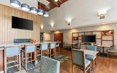 Photo 4 - Hampton Inn & Suites Scottsburg