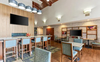 Photo 5 - Hampton Inn & Suites Scottsburg