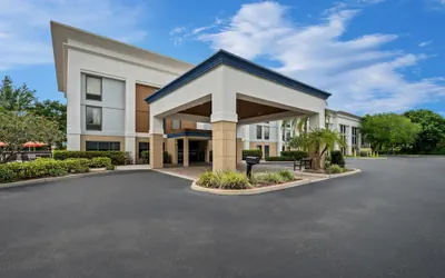Photo 2 - Hampton Inn - Naples - I-75