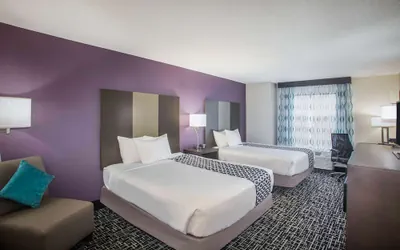 Photo 5 - La Quinta Inn & Suites by Wyndham Pontoon Beach