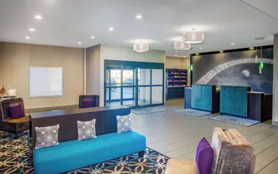 Photo 3 - La Quinta Inn & Suites by Wyndham Pontoon Beach