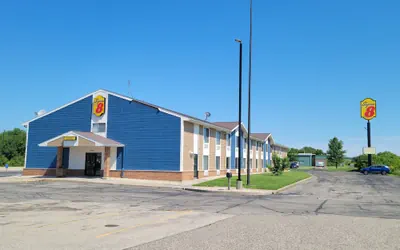 Photo 2 - Super 8 by Wyndham Portage