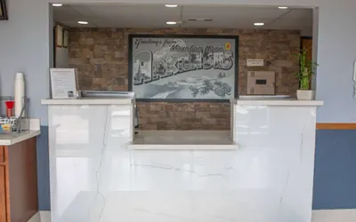 Photo 3 - Super 8 by Wyndham Mountain Home