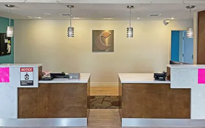 Photo 4 - Comfort Inn & Suites Sarasota I75