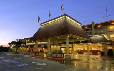 Photo 2 - Red Lion Hotel Eureka