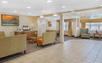 Photo 3 - Baymont Inn by Wyndham Farmington