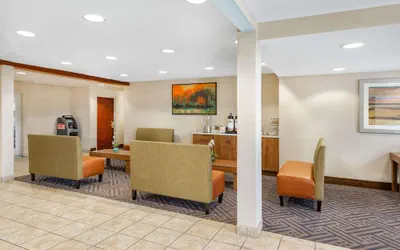 Photo 4 - Baymont Inn by Wyndham Farmington