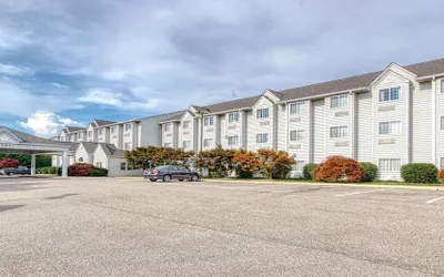 Photo 2 - SureStay Hotel by Best Western Christiansburg Blacksburg