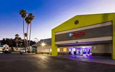 Photo 2 - SureStay Plus Hotel by Best Western Point Richmond