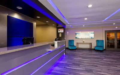 Photo 4 - SureStay Plus Hotel by Best Western Point Richmond