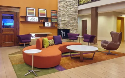 Photo 2 - Fairfield Inn & Suites by Marriott Lombard