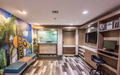 Photo 5 - Travelodge by Wyndham Culver City