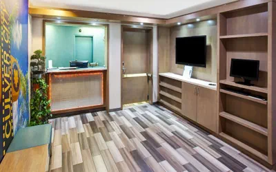 Photo 3 - Travelodge by Wyndham Culver City