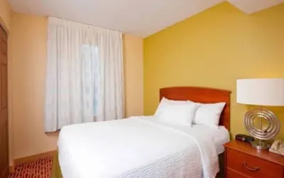 Photo 3 - MainStay Suites Bloomington near University
