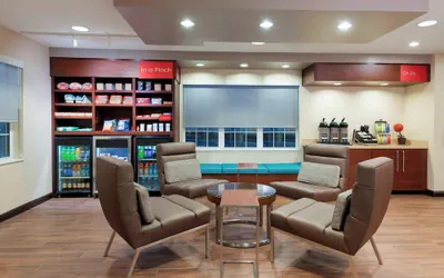 Photo 4 - TownePlace Suites by Marriott Savannah Midtown