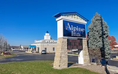 Photo 2 - Alpine Inn Rockford