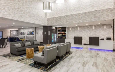 Photo 2 - Wingate by Wyndham Dallas Love Field