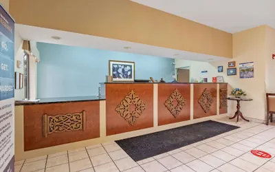 Photo 3 - Best Western Clearlake Plaza