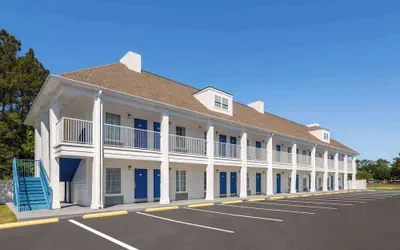 Photo 2 - Baymont by Wyndham Brunswick GA
