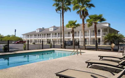 Photo 2 - Baymont by Wyndham Kingsland