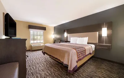 Photo 5 - Best Western Bradbury Inn & Suites
