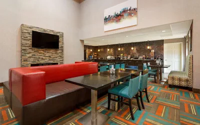 Photo 3 - Best Western Bradbury Inn & Suites