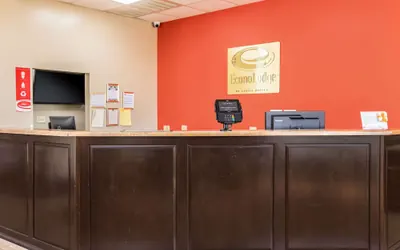 Photo 4 - Econo Lodge Garden City - Savannah