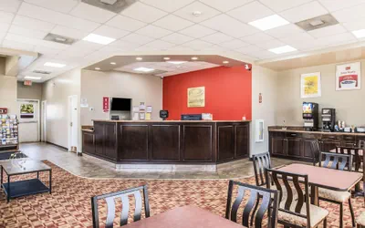 Photo 3 - Econo Lodge Garden City - Savannah