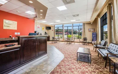 Photo 5 - Econo Lodge Garden City - Savannah