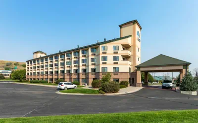 Photo 2 - Comfort Inn & Suites Market - Airport