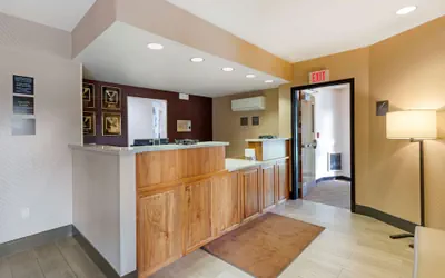 Photo 3 - Comfort Inn & Suites Market - Airport