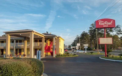 Photo 2 - Red Roof Inn Valdosta - University
