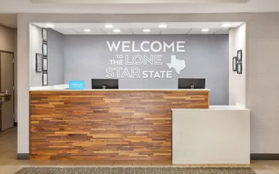 Photo 4 - Hampton Inn Paris