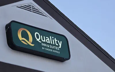 Quality Inn & Suites Manhattan