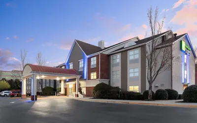 Photo 2 - Holiday Inn Express Alpharetta - Roswell by IHG