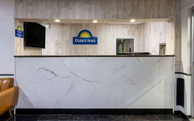 Photo 5 - Days Inn by Wyndham Columbia