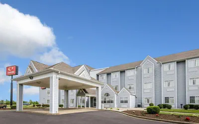 Photo 2 - Econo Lodge Inn & Suites Evansville East