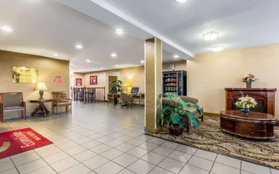 Photo 3 - Econo Lodge Inn & Suites Evansville East