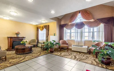 Photo 4 - Econo Lodge Inn & Suites Evansville East